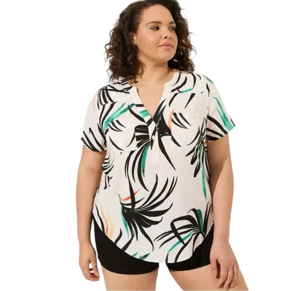 Torrid Harper Black White Green Botanical Tropical Print Top Size 1X